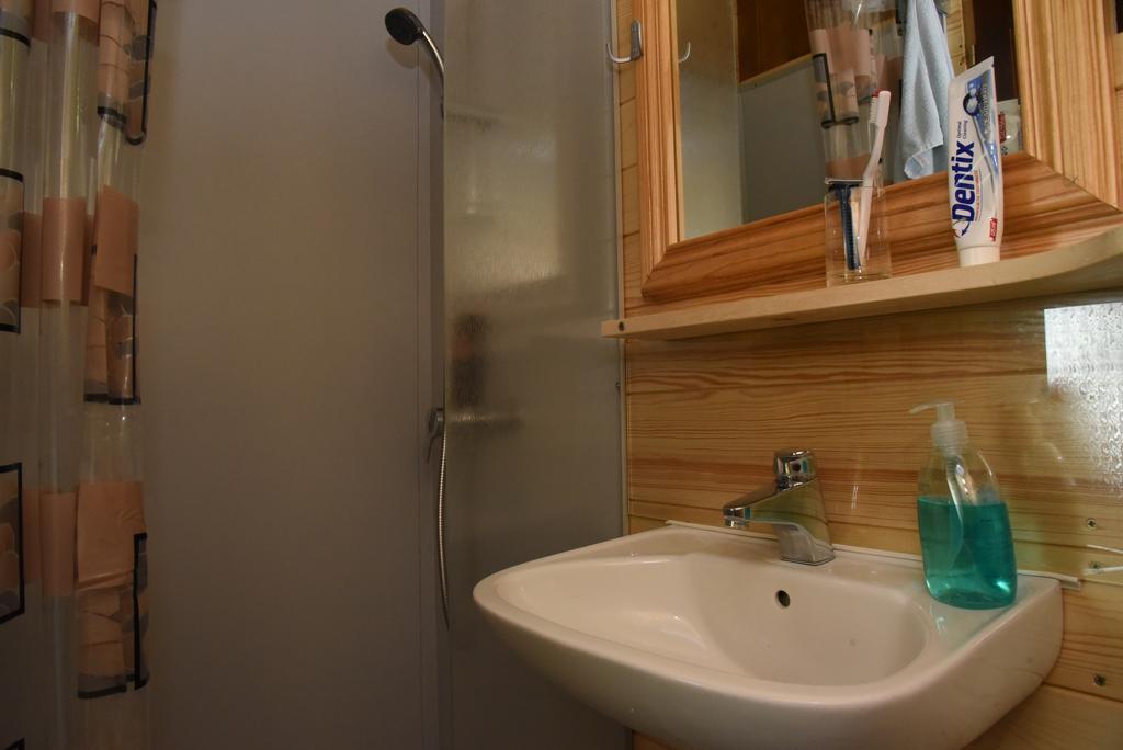 Holiday Home Kucica Na Drvetu Баня-Ковиляча Экстерьер фото