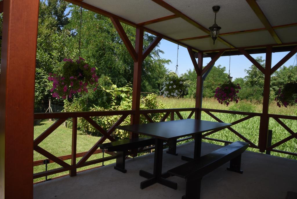 Holiday Home Kucica Na Drvetu Баня-Ковиляча Экстерьер фото