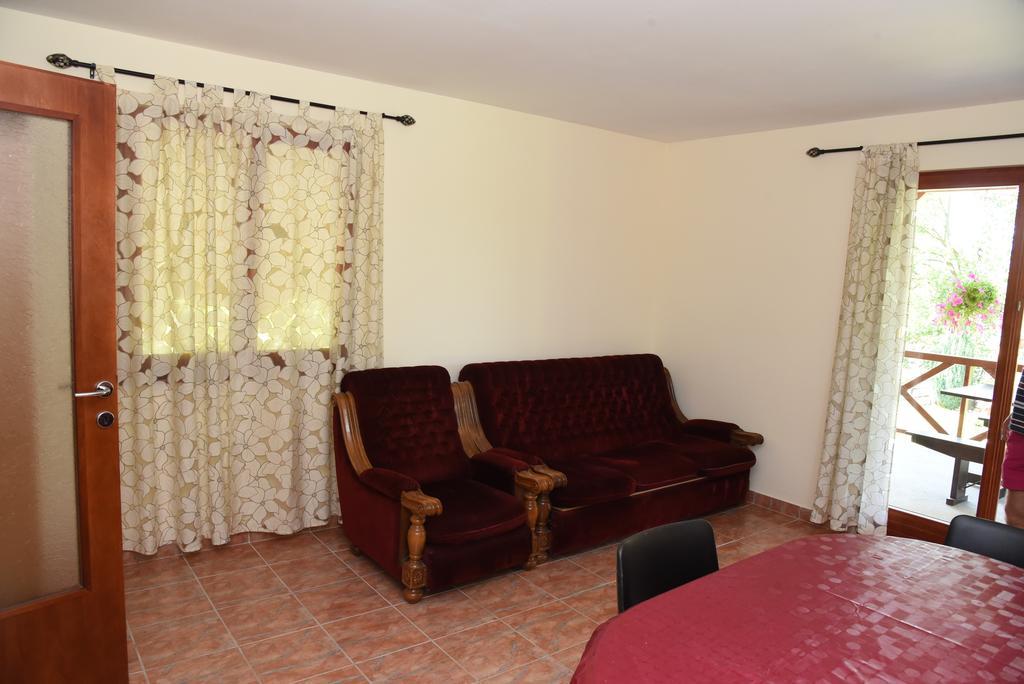 Holiday Home Kucica Na Drvetu Баня-Ковиляча Экстерьер фото